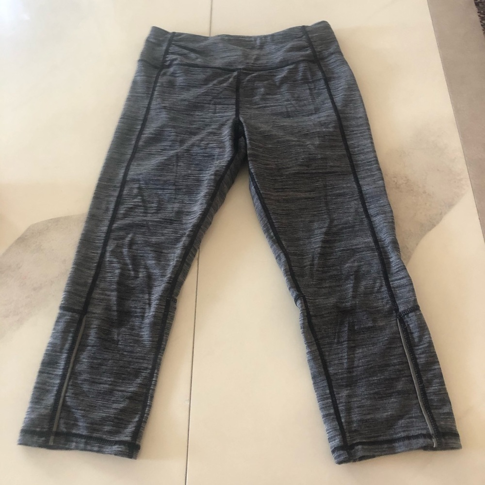 Kyodan Gray Capri Leggings Size Small